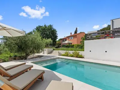 PoolOfHouse