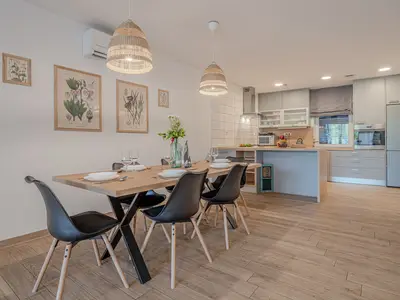 Küche und Essbereich