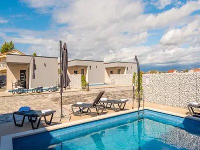 PoolOfHouse