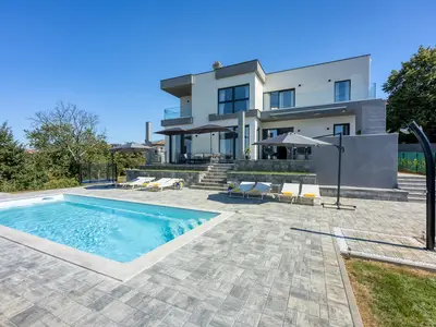 Villa für 8 Personen (350 m²) in Viskovo 1/10