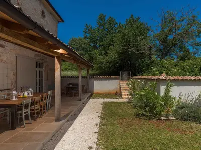 Villa für 6 Personen (300 m²) in Višnjan 3/10