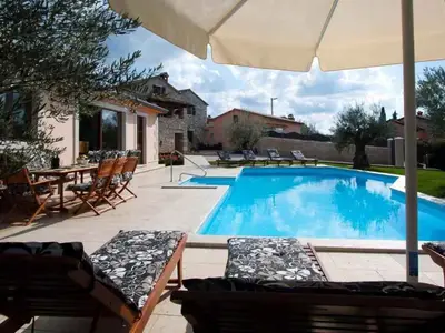Villa für 12 Personen (220 m²) in Višnjan 1/10