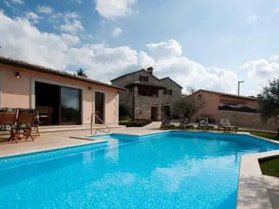 Villa für 12 Personen (220 m²) in Višnjan 2/10
