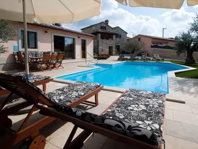 Villa für 12 Personen (220 m²) in Višnjan 4/10