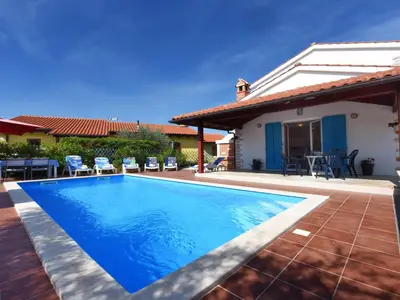 PoolOfHouse