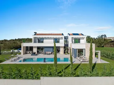 Villa für 8 Personen (270 m²) in Višnjan 2/10