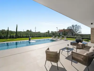 Villa für 8 Personen (270 m²) in Višnjan 9/10