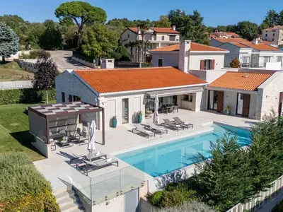 Villa für 6 Personen (198 m²) in Višnjan 1/10