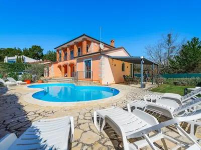 PoolOfHouse
