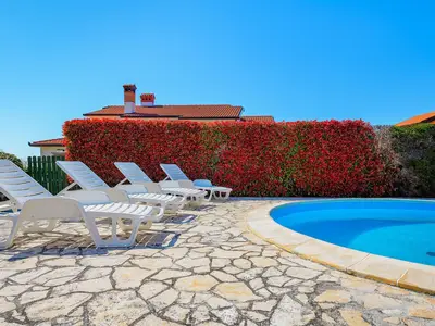 PoolOfHouse