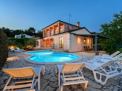 PoolOfHouse