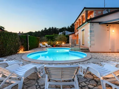 PoolOfHouse
