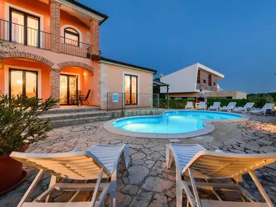 PoolOfHouse