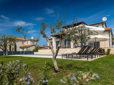 Villa für 8 Personen (183 m²) in Višnjan 2/10