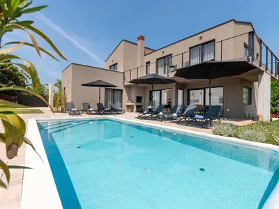Villa für 8 Personen (160 m²) in Višnjan 2/10