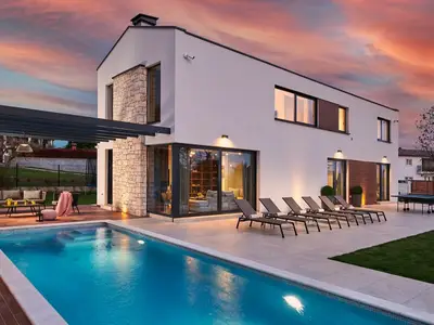 Villa für 8 Personen (264 m²) in Višnjan 1/10