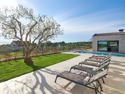 Villa für 8 Personen (264 m²) in Višnjan 10/10