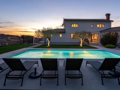 Villa für 8 Personen (200 m²) in Višnjan 2/10