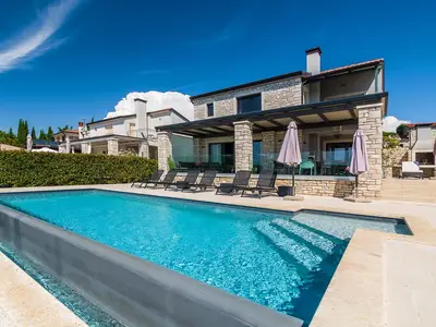 Villa für 8 Personen (180 m²) in Višnjan 1/10