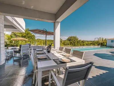 Villa für 4 Personen (249 m²) in Višnjan 9/10