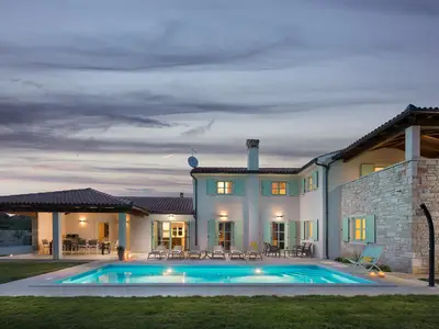 Villa für 14 Personen (330 m²) in Vodnjan 1/10