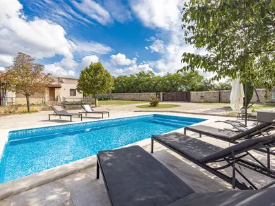 PoolOfHouse