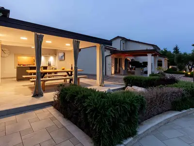 Villa für 12 Personen (400 m²) in Vranje Selo 3/10 Villa für 12 Personen (400 m²) in Vranje Selo 3/10