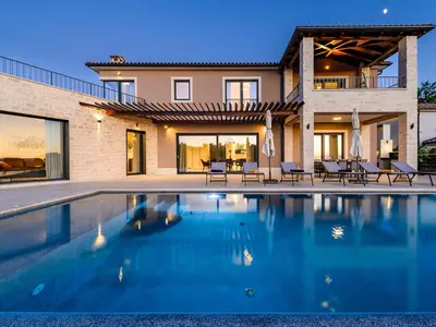 PoolOfHouse
