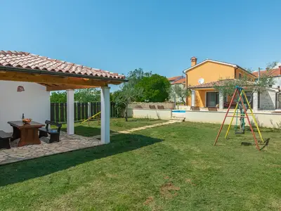 Villa für 8 Personen (229 m²) in Kloštar 3/10