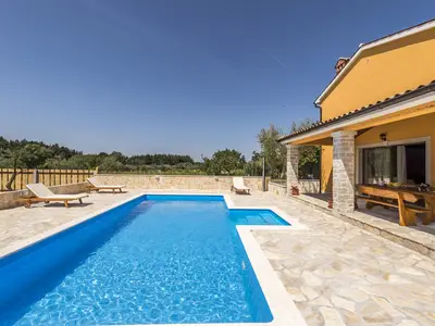 Villa für 8 Personen (229 m²) in Kloštar 5/10