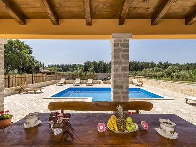 Villa für 8 Personen (229 m²) in Kloštar 6/10