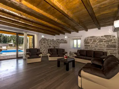 Villa für 8 Personen (229 m²) in Kloštar 7/10