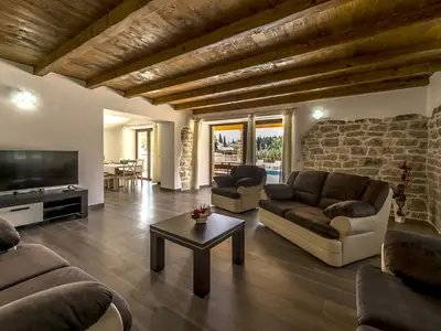 Villa für 8 Personen (229 m²) in Kloštar 8/10