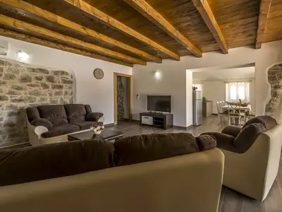 Villa für 8 Personen (229 m²) in Kloštar 9/10