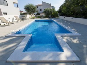 Villa für 8 Personen (240 m&sup2;) in Zadar