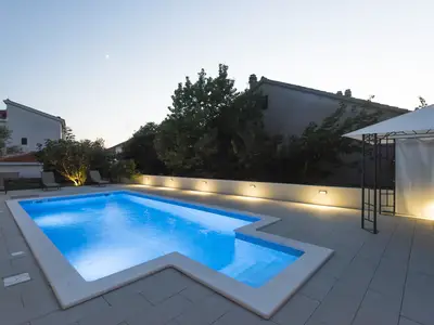 PoolOfHouse