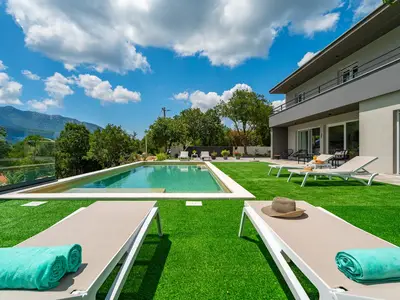 Neu gebaute und vollklimatisierte 200 m2 große Villa Rose