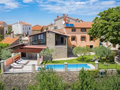 Villa für 7 Personen (220 m²) in Pazin 1/10