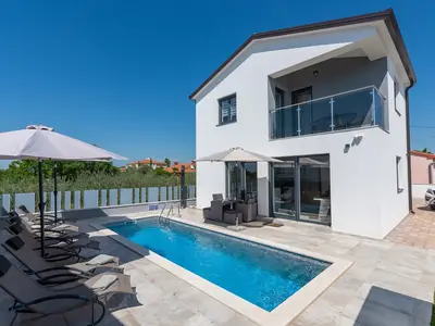 Villa für 8 Personen (130 m²) in Zbandaj 1/10