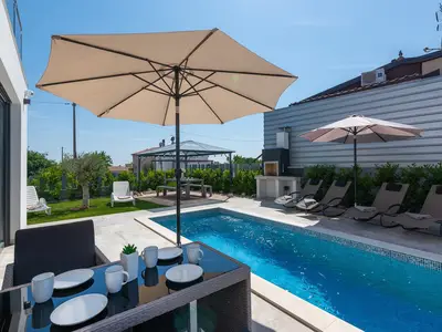 Villa für 8 Personen (130 m²) in Zbandaj 8/10