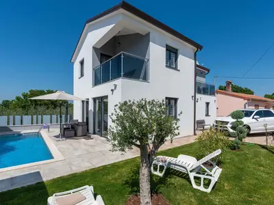 Villa für 8 Personen (130 m²) in Zbandaj 6/10