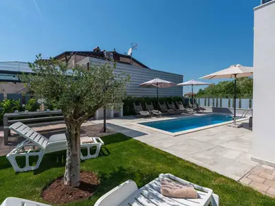 Villa für 8 Personen (130 m²) in Zbandaj 7/10