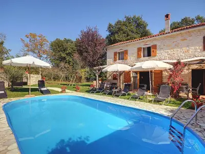 Villa für 10 Personen (165 m²) in Žminj 1/10