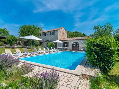 Villa für 13 Personen (335 m²) in Žminj 1/10