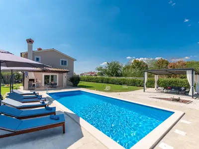 Villa für 8 Personen (125 m²) in Žminj 1/10