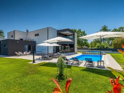 Villa für 8 Personen (260 m²) in Žminj 1/10