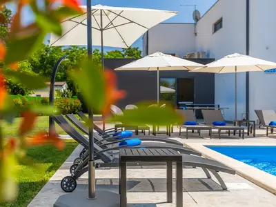 Villa für 8 Personen (260 m²) in Žminj 2/10