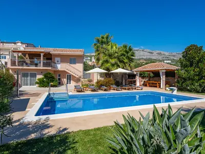 Villa für 7 Personen (160 m²) in Zrnovnica 3/10
