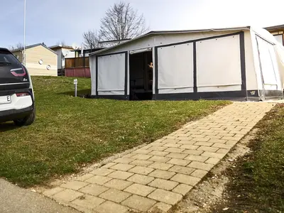 Mietwohnwagen mit Vorzelt