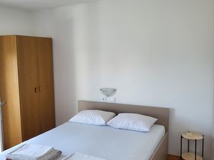 23926512-Zimmer-2-Banjol-300x225-1